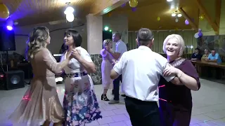 ГЕЙ ГОП ЄВРОПА БАБА ХОЧЕ ХЛОПА ВЕСІЛЬНА ПОЛЬКА  ГЕЙ ГОП ЄВРОПА БАБА ХОЧЕ ХЛОПА ВЕСІЛЬНА ПОЛЬКА