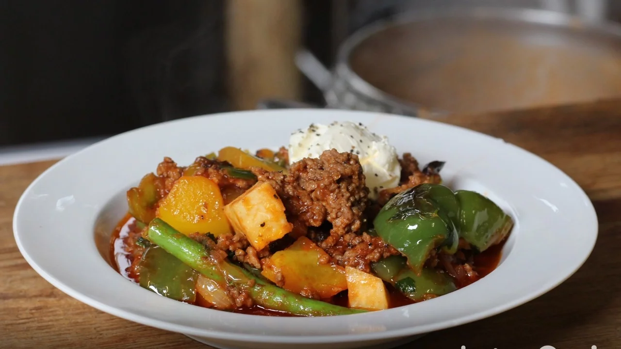 This dish is fun to make and eat, perfect for parties. Spicy mince, seasoned beautifully, crisped up. 