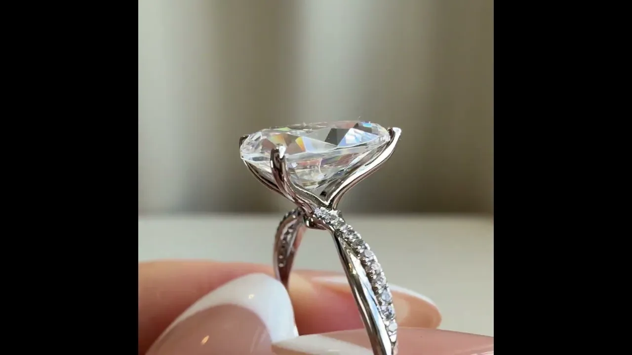 Daphne丨2CT Pear Lab Diamond Engagement Ring–Twisted 14K Gold Band