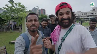 Laal Topi Waala Bandar Protest ke Andar