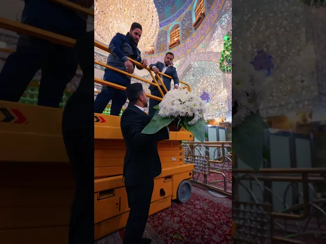 ⁣ضريح المولى أمير المؤمنين (عليه السلام) يتكلَّل بالورود بذكرى ولادته العطرة