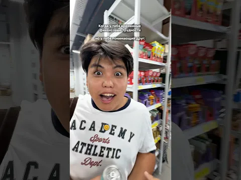 ЧТО ОН ТАМ УВИДЕЛ НА ПОЛКЕ ? 🧐👂🏽 #humor