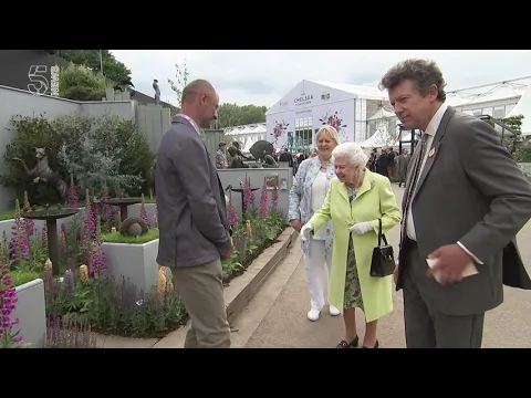 Download MP3 Queen visits Chelsea Flower Show | 5 News