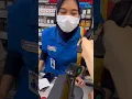 turis menggunakan alat translate ketika belanja di indomaret #shorts #shortvideo #viral