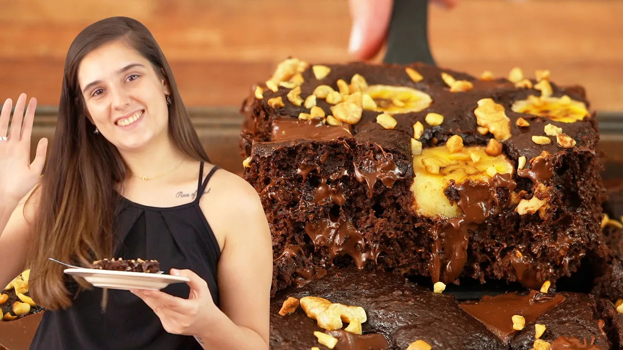 Este bolo de banana com aveia e chocolate é macio, nutritivo e vai deixar você satisfeito por muitas. 