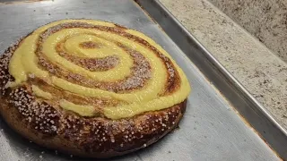 Como hacer pan relleno con pasitas bañado con crema pastelera 