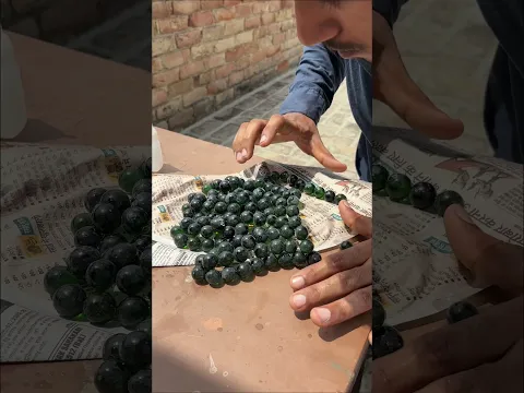 Making thanos Hand with marbles