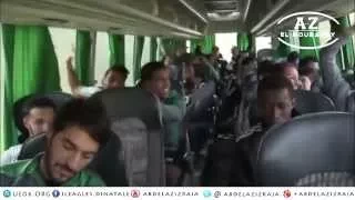 لاعبو الرجاء الرياضي البيضاوي يغنون سقسيو البطة علاش الكار ماجاش من فاس 73 