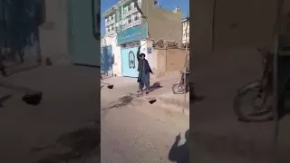 لحظه دستگیری قاتل که دو فرد را در کنار خیابان سر برید  لحظه دستگیری قاتل که دو فرد را در کنار خیابان سر برید