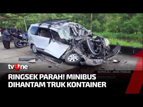 Truk Kontainer Alami Kecelakaan Maut dengan Minibus hingga Hancur