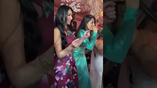 أنزل بقى يا أحمد ايتن عامر تغنى فى حفل زفاف ابنة بدرية طلبة 