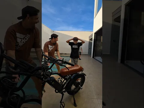 DEI UMA BIKE PARA ELE IR PARA ESCOLA 🤣