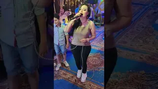 قولتلو خمورجى وهربانه منه والناس رايقه وبتطلبه من الاول تانى 