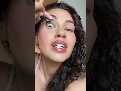 The easiest false lashes ever using @VelourBeauty