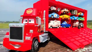 車のおもちゃを見つけよう！ゲットしてトレーラーに乗せました☆ I Found a Toy Car and Put it in the Trailer.