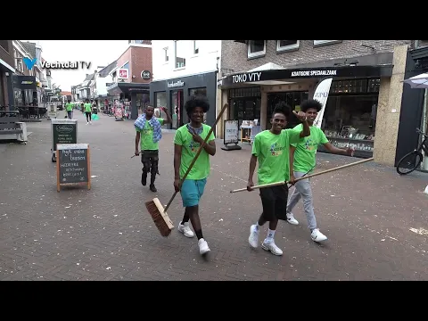 Asielzoekers maken centrum Hardenberg schoon