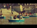 Download Lagu Footage Laut Senja — Siluet Orang di Perahu Kecil | Video Blur Sinematik Gratis
