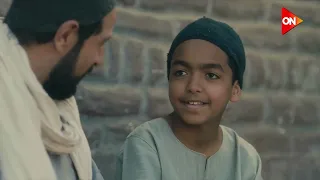 شوف اللي عمله عرفات لما لقى طفل قاعد لوحده حزين على فراق أصحابه 