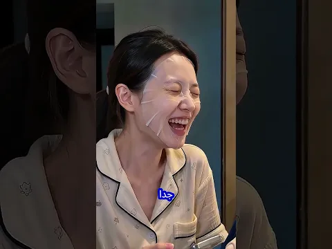 باربي تجرب قناعاً للوجه، لكنه كبير جداً! 😂💖#shortvideo