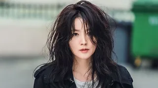 بنت قبيحه الكل بيتنمر عليها مفكرينها فاشله بس الصدمه لما بيعرفوا انها اعظم محققه فالعالم ملخص مسلسل 