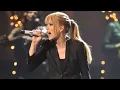 Download Lagu Taylor Swift - White Horse / Back To December (Live on American Music Awards) 4K