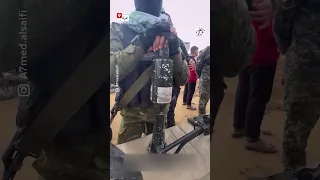 الم قاومة الفلسطينية في غزة تستعرض الأسلحة التي استخدمتها في حربها ضد جيش الاحتلال الإسرائيلي 