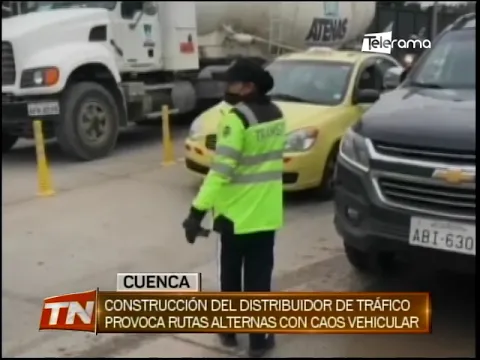 Construcción del distribuidor de tráfico provoca rutas alternas con caos vehicular