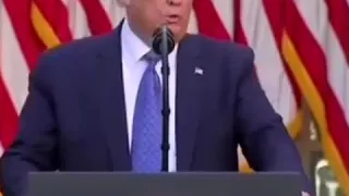 ترامب قام يقول الشعر 