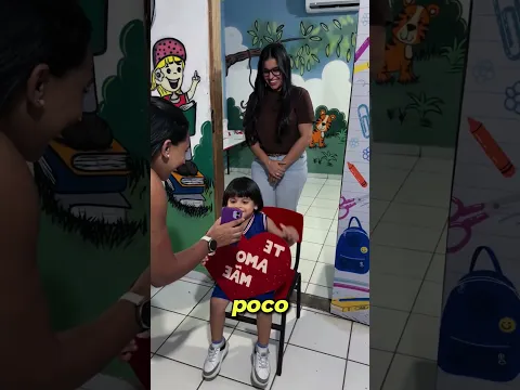 Cuando vio a su mamá en la foto, su reacción emocionó a todos 🥹💖
