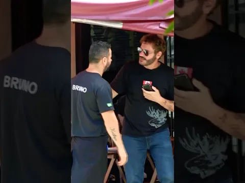 Depois da atitude do garçom, tive que chamar o GERENTE!
