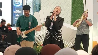 salma salsabil best part daniel caesar cover live at central park mall 12 10 2024