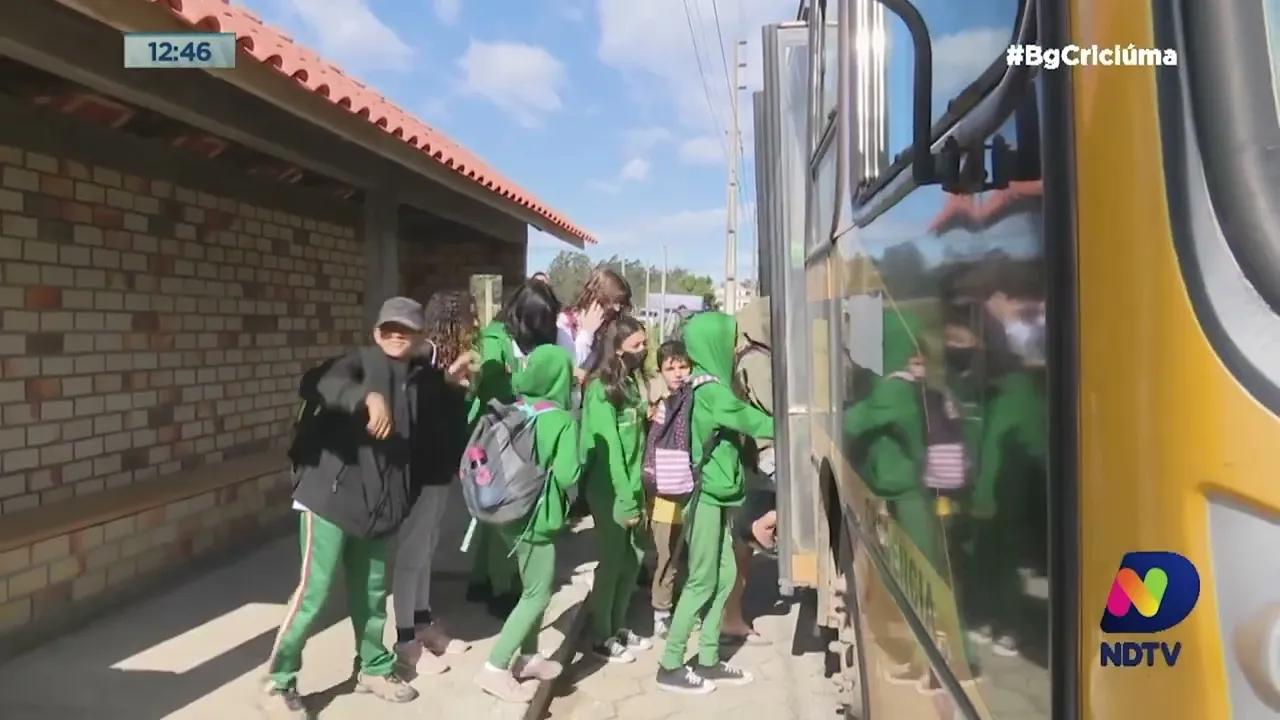 Comunidade e prefeitura se unem para construir novas paradas de ônibus em Maracajá