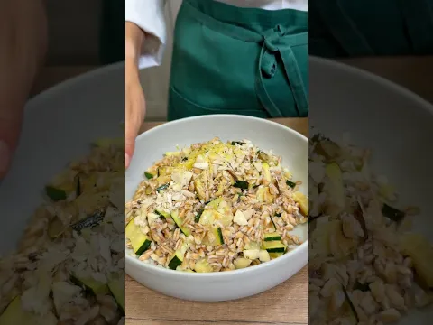 FARRO ESTIVO con ZUCCHINE GRIGLIATE, MANDORLE e LIMONE🌿🍋L'insalata che sa d'estate ☀️ #Shorts