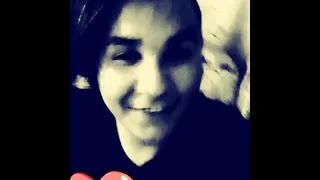 بروح على صورتك واخذها وحطها سطل الزباله انت فاكر اني هضيع مش هعيش ولا يوم من بعدك الحياه لو وقف على 