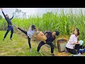 Download Lagu Life Challenge : Powerful moment of homeless girl fighting for peace against two thugs| @trieuly-vn​
