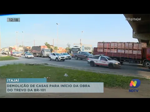 Demolição de casas para início da obra do trevo da BR-101