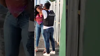 ردة فعل البنات عند مشاهدة قضيب رجل طويل و منتصب 