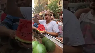 لما تنزل تشتري بطيخ وانت مفلس وممعكش فلوس 