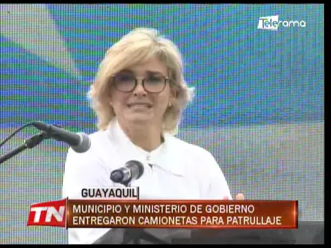 Municipio y ministerio de gobierno entregaron camionetas para patrullaje