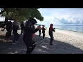 Goyang sakira Assyikk di Pantai Katembe #group senam RahKam😎👍 #jogetremix💃