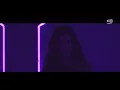 Em Paris, Anitta faz entrada triunfal em estádio lotado e performa Mon Soleil com Dadju; assista