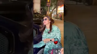 کاجول  که به طور فزاینده ای زیبا می شود دندنها