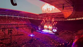 Coldplay - Higher Power, opening song in Wembley (Aug 20th 2022)