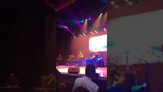 اغنية انا ولا عارف من حفلة             دندنها