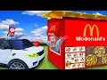 Las Ratitas hacen un McDonalds en el jardin y Gisele le pone Slime y Squishies