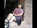 Hermosa mujer de cortes picosas
