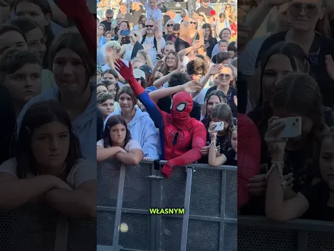 Takiego wejścia na scenę jeszcze nikt nie zrobił