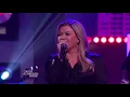 Kelly Clarkson Covers ‘Black Velvet’
