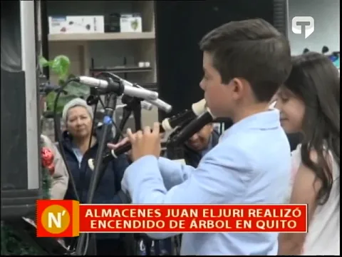 Almacenes Juan Eljuri realizó encendido de árbol en Quito