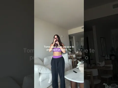 Toma agua cada vez que te provoque un dulce #humor